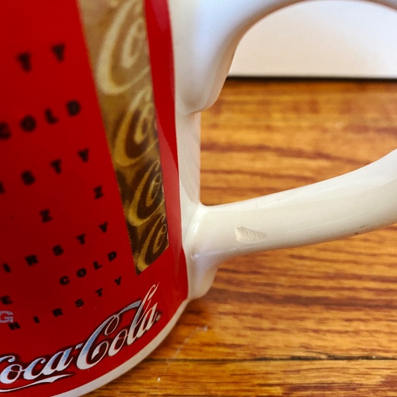 Set of 3 1997 Coca-Cola® Collector Mugs - Picture 15 of 16